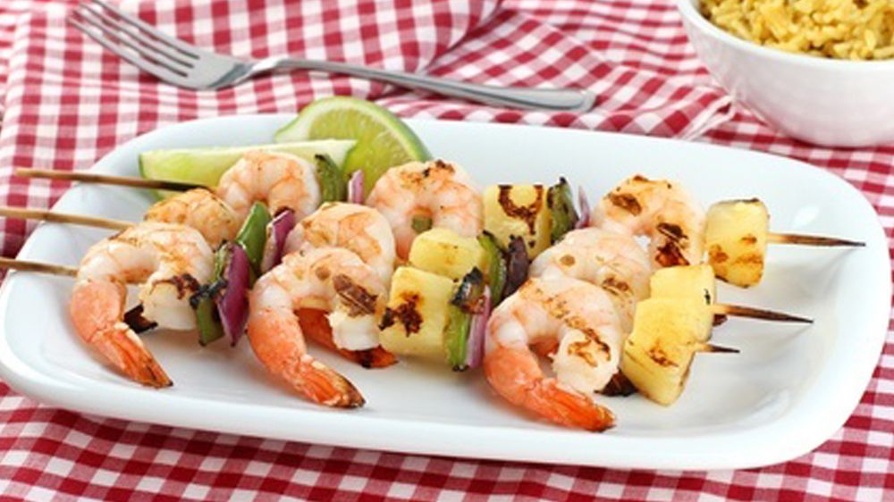 Spiedino di gamberi su crema di cannellini