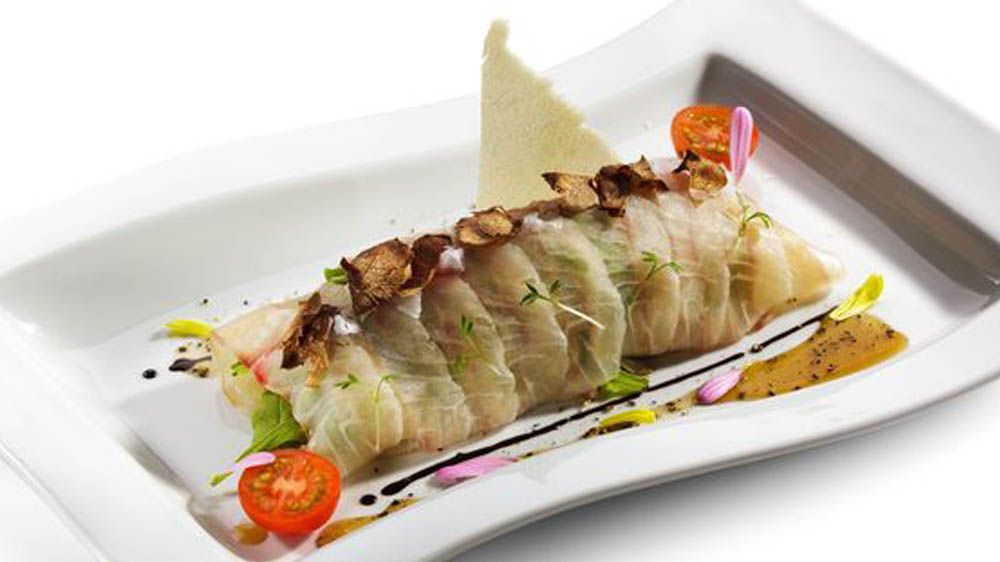 Carpaccio di branzino con  crudità di primavera