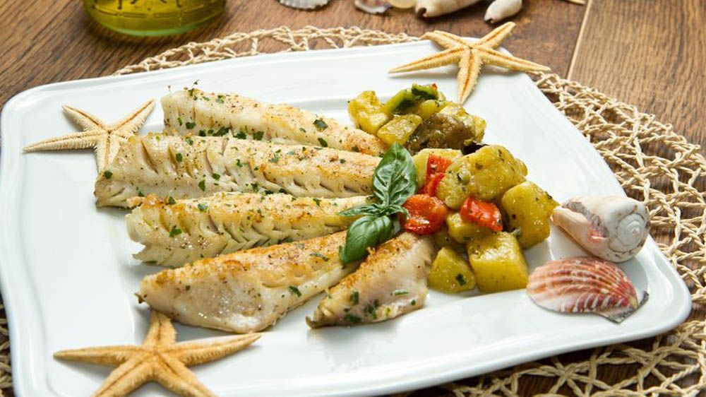 Filetto di orata alle melanzane con salsa ai capperi