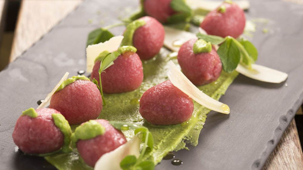 Gnocchi di ricotta e barbabietole  in crema di taleggio