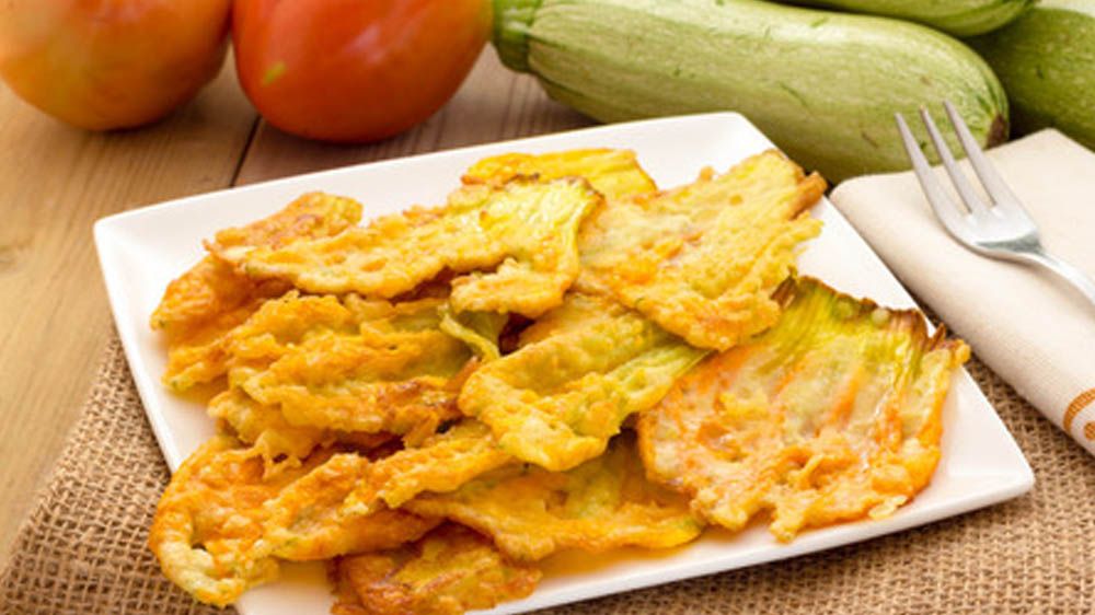Fiori di zucchina fritti con ripieno di gamberi
