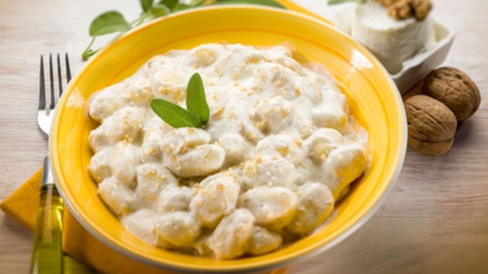 Gnocchi di ricotta e zafferano in salsa parmigiana