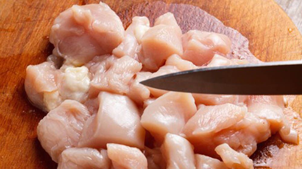 Cubetti di pollo in salsa olandese