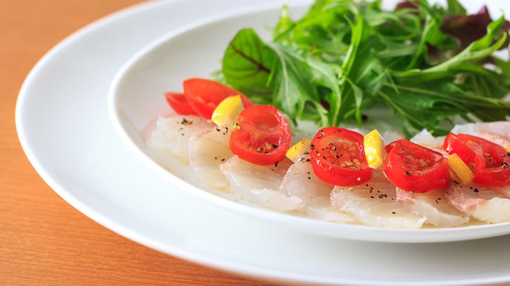 Carpaccio di branzino al pomodoro