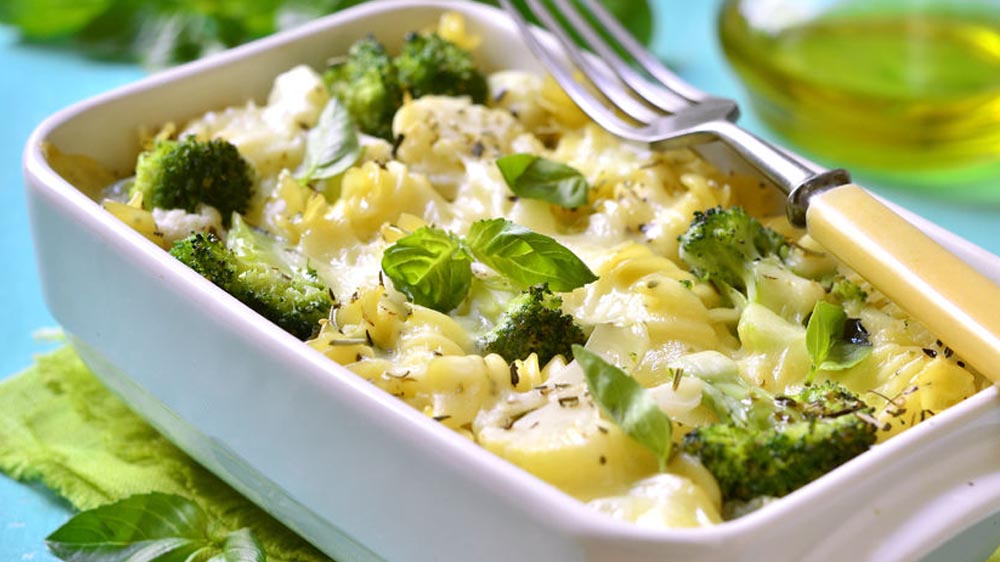 Pasta al forno con broccoli e pancetta