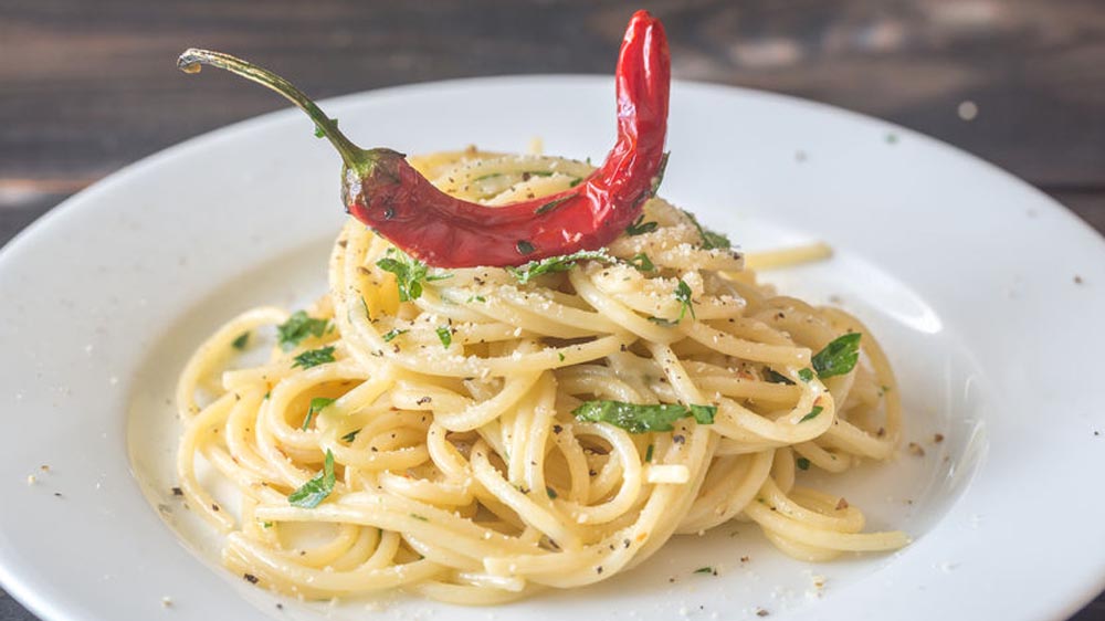 Spaghetti aglio olio e peperoncino