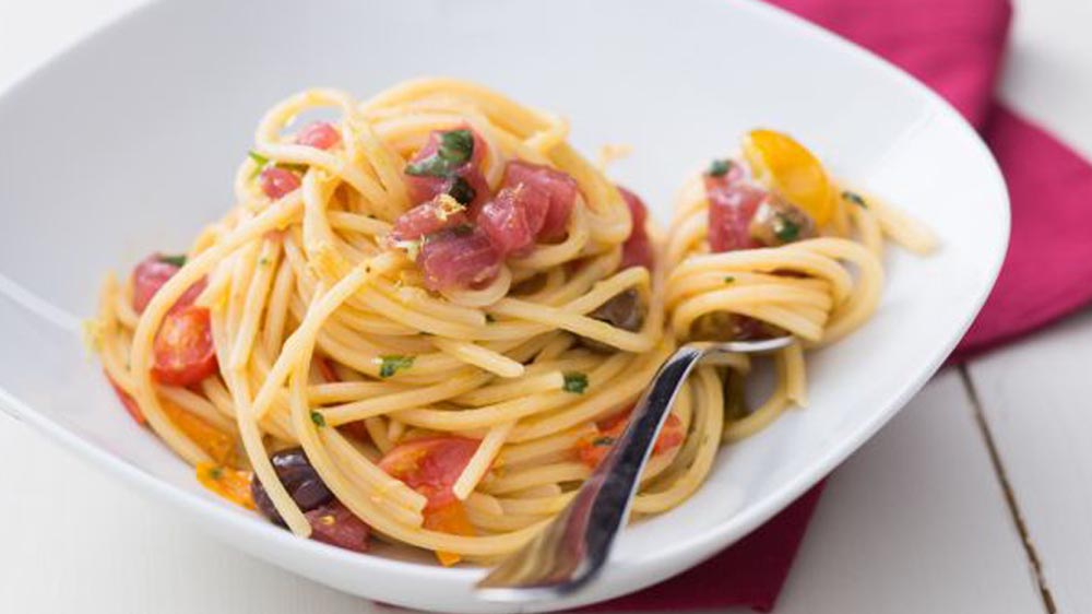 Pasta con tonno fresco
