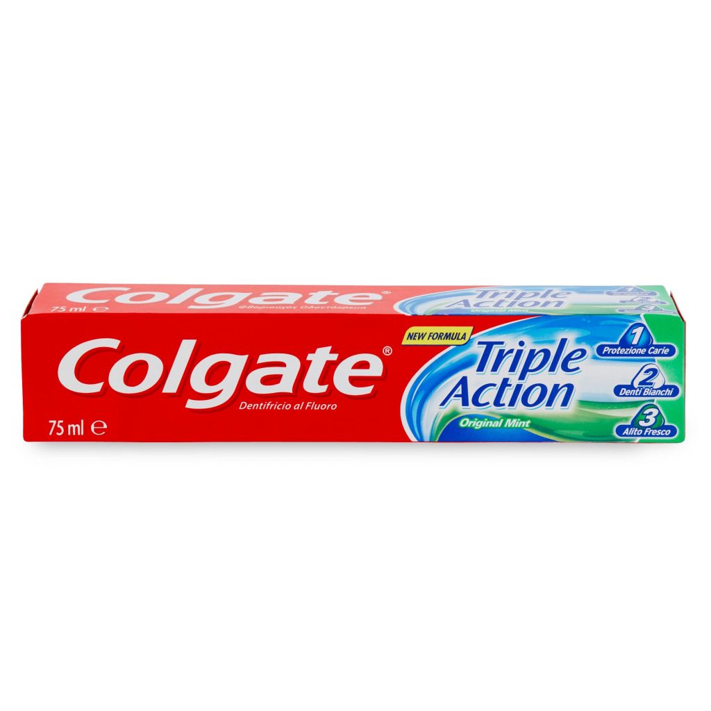 Dentifricio al fluoro tripla azione 75ml Colgate D’Ambros Ipermercato Dentifricio al fluoro tripla azione 75ml Colgate D’Ambros Ipermercato
